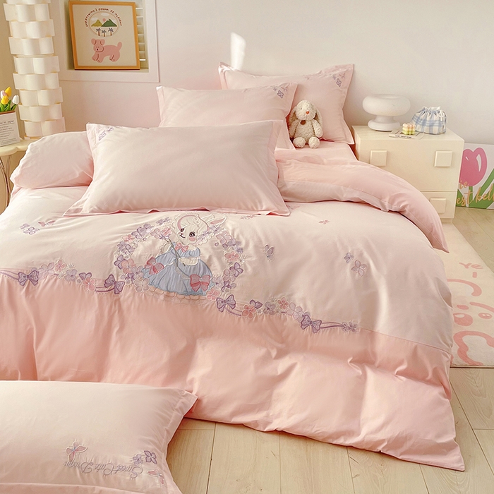 91家纺网 家纺一手货源 找家纺 （总）金绣美居 2026新款全棉纯棉大版贴布绣四件套-兔游花园