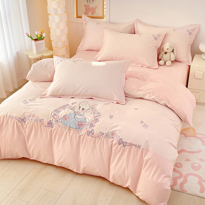 91家纺网 家纺一手货源 找家纺 （总）金绣美居 2026新款全棉纯棉大版贴布绣四件套-兔游花园,兔游花园-粉,兔游花园-紫