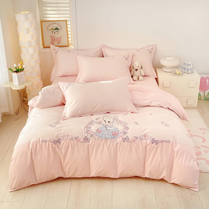 91家纺网 家纺一手货源 找家纺 金绣美居 2026新款全棉纯棉大版贴布绣四件套-兔游花园 兔游花园-粉