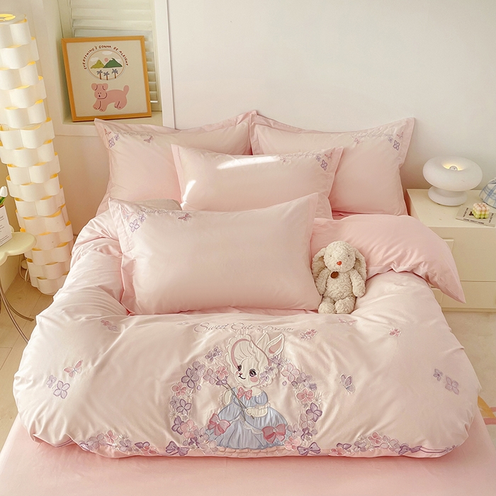 91家纺网 家纺一手货源 找家纺 金绣美居 2026新款全棉纯棉大版贴布绣四件套-兔游花园 兔游花园-粉