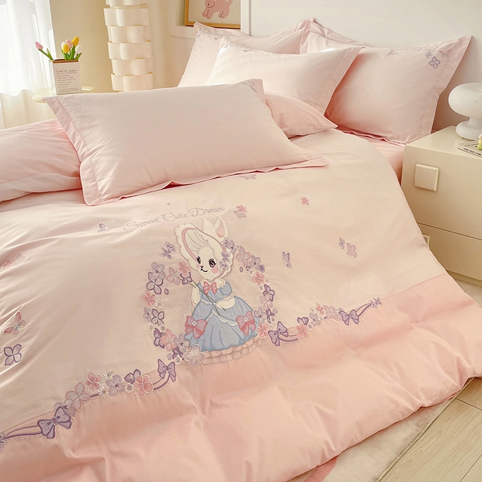 91家纺网 家纺一手货源 找家纺 金绣美居 2026新款全棉纯棉大版贴布绣四件套-兔游花园 兔游花园-粉