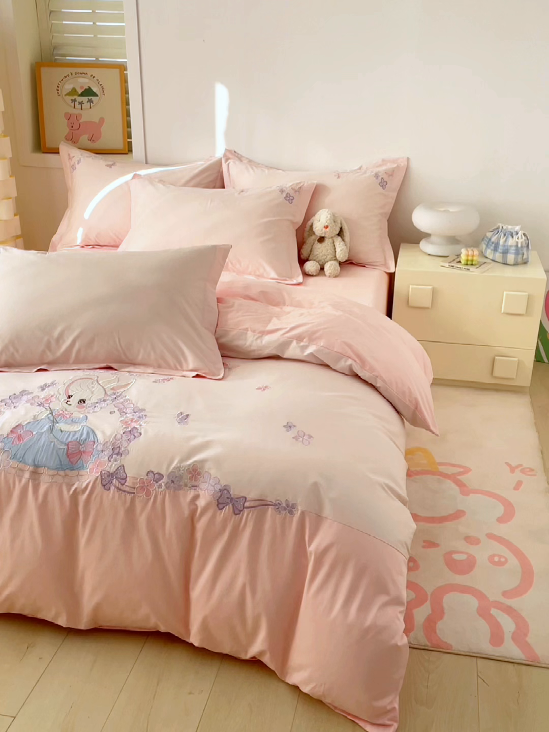 91家纺网 家纺一手货源 找家纺 金绣美居 2026新款全棉纯棉大版贴布绣四件套-兔游花园 兔游花园-粉