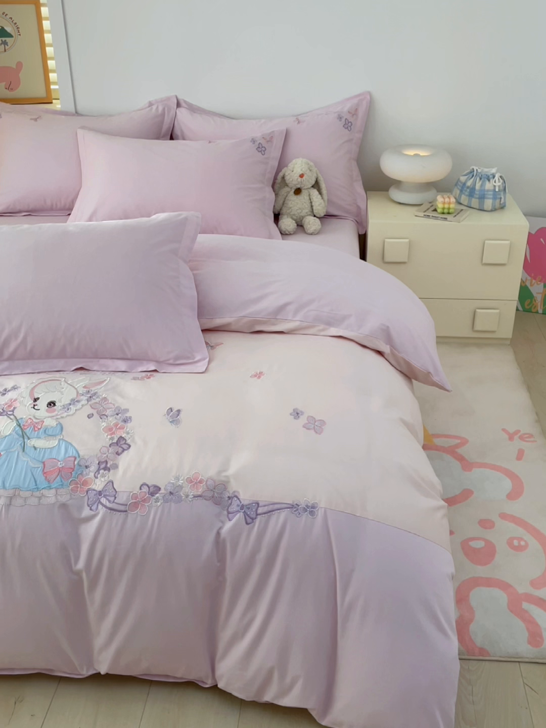 91家纺网 家纺一手货源 找家纺 金绣美居 2026新款全棉纯棉大版贴布绣四件套-兔游花园 兔游花园-紫