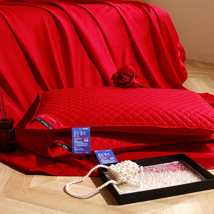 91家纺网 家纺一手货源 找家纺 （总）糖果枕芯 2026新款经典爆款全棉天然绗绣小方格大红婚庆全荞麦护颈枕保健枕头枕芯