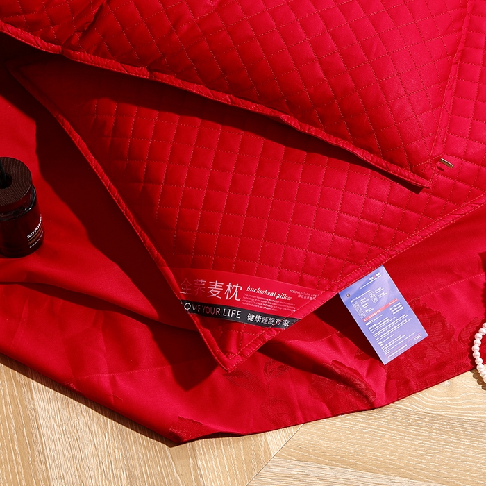 91家纺网 家纺一手货源 找家纺 （总）糖果枕芯 2026新款经典爆款全棉天然绗绣小方格大红婚庆全荞麦护颈枕保健枕头枕芯