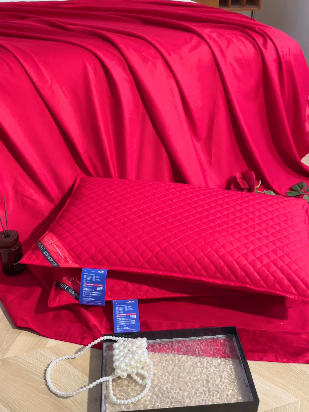 91家纺网 家纺一手货源 找家纺 （总）糖果枕芯 2026新款经典爆款全棉天然绗绣小方格大红婚庆全荞麦护颈枕保健枕头枕芯