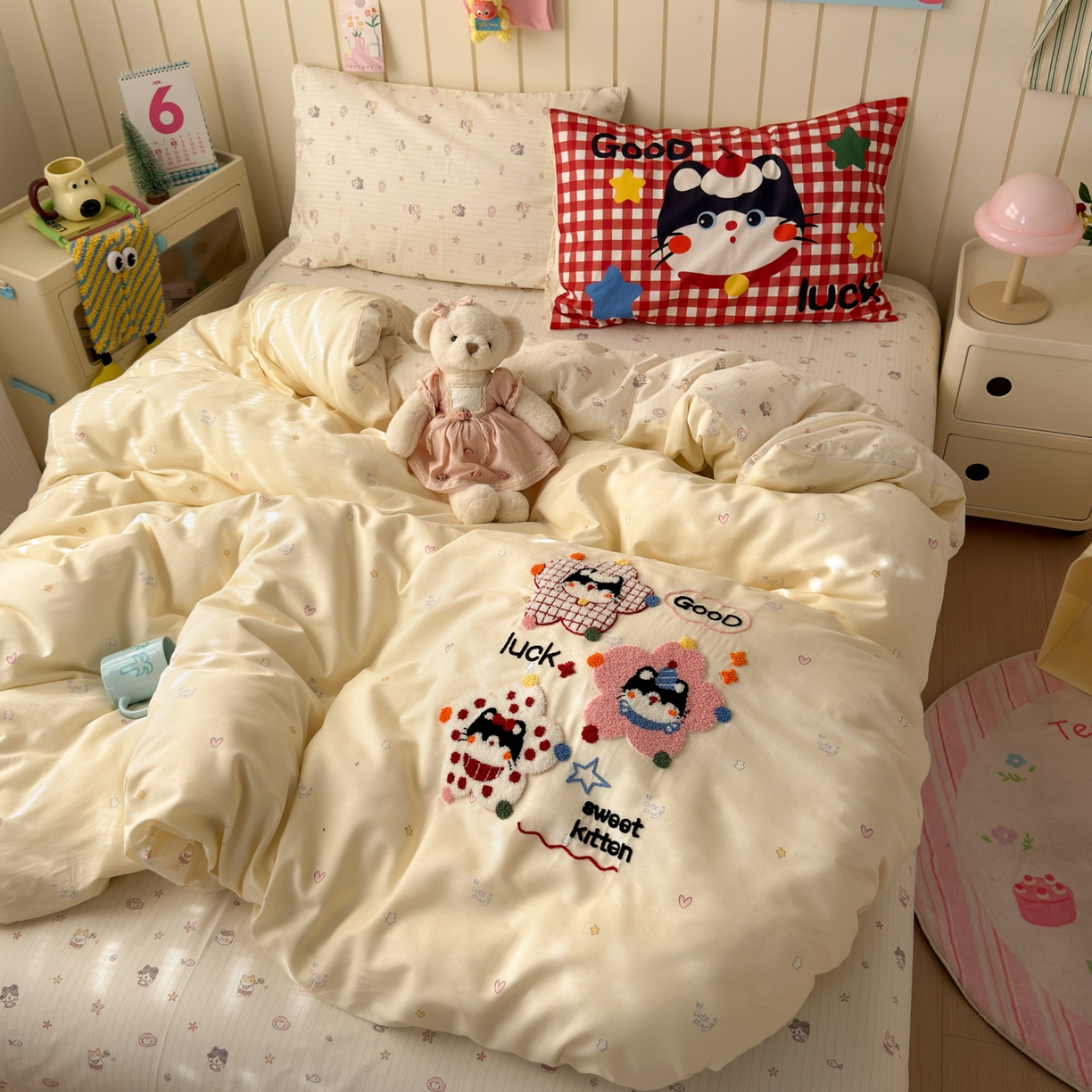 91家纺网 家纺一手货源 找家纺 乐童家纺 2026新款13370纯棉毛巾绣呆萌系列四件套第一波 彩色小猫