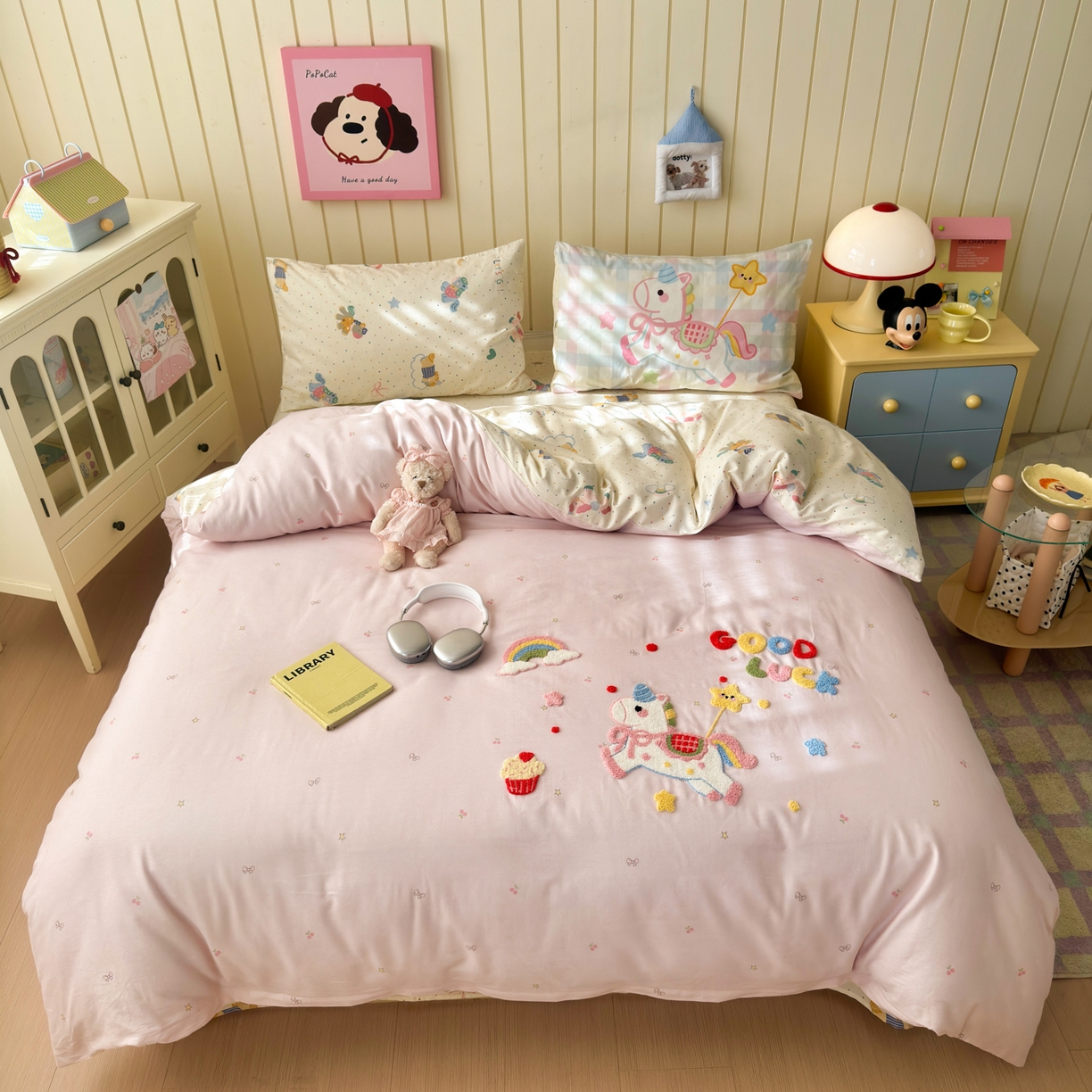 91家纺网 家纺一手货源 找家纺 乐童家纺 2026新款13370纯棉毛巾绣呆萌系列四件套第一波 马上有钱-粉