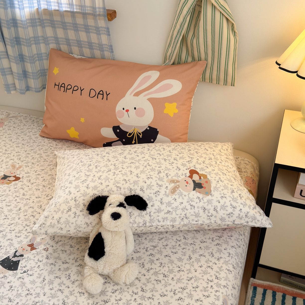 91家纺网 家纺一手货源 找家纺 乐童家纺 2026新款13370纯棉毛巾绣呆萌系列四件套第一波 波点女孩