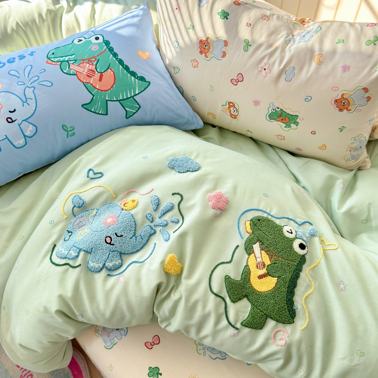 91家纺网 家纺一手货源 找家纺 乐童家纺 2026新款13370纯棉毛巾绣呆萌系列四件套第一波 动物世界