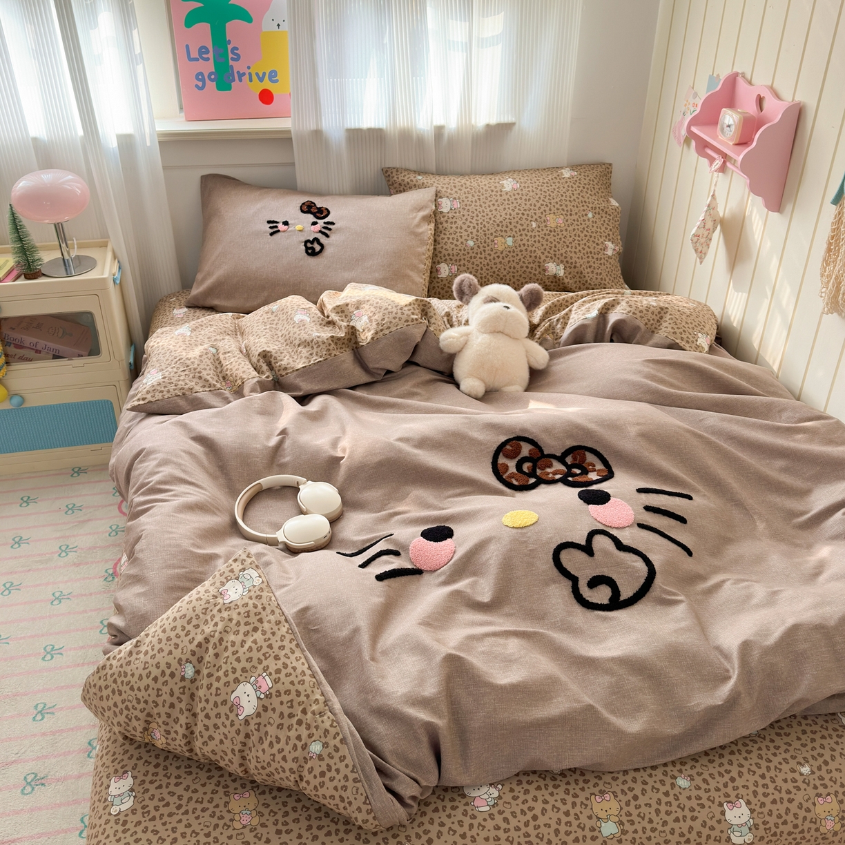 91家纺网 家纺一手货源 找家纺 乐童家纺 2026新款13370纯棉毛巾绣呆萌系列四件套第一波 豹纹KT 咖