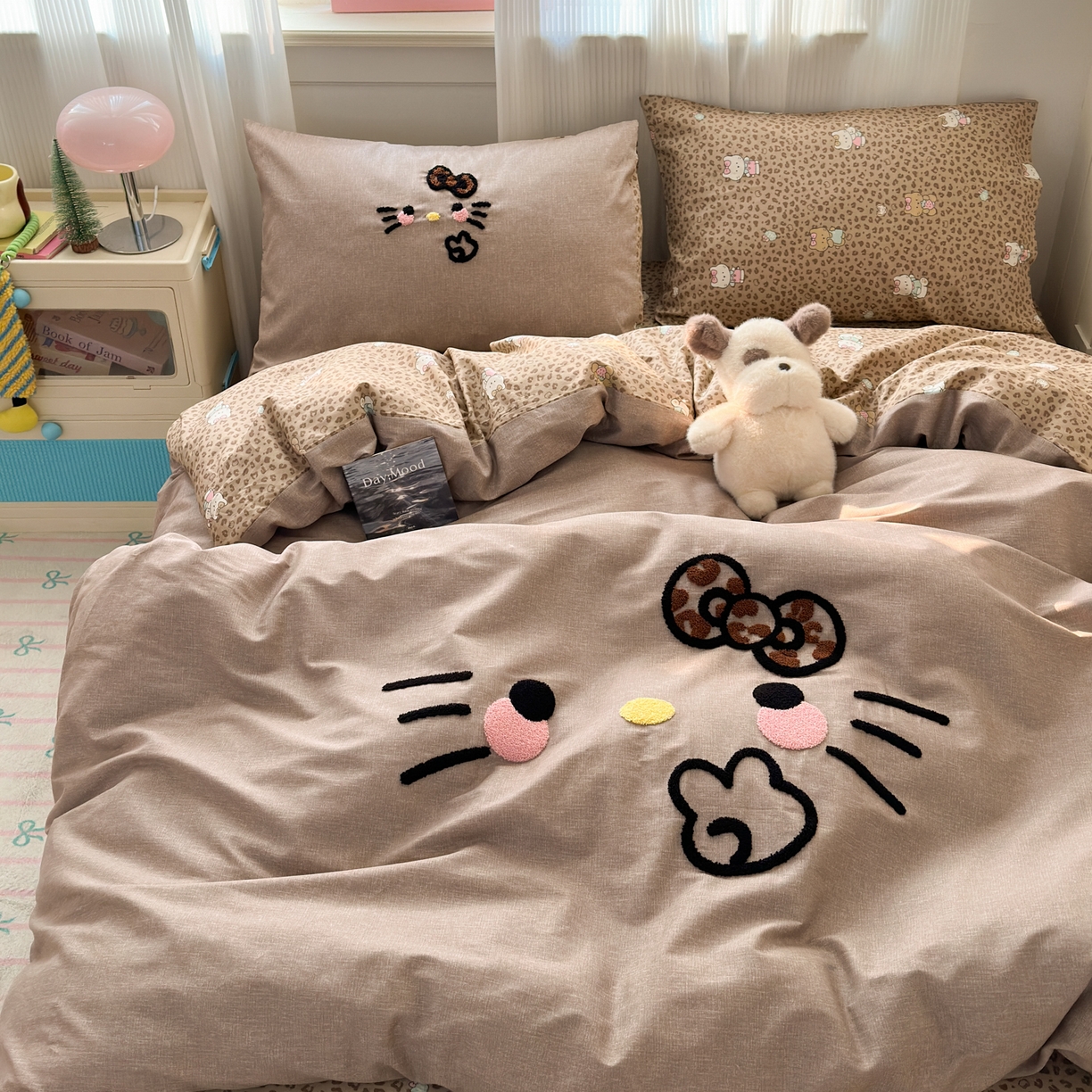 91家纺网 家纺一手货源 找家纺 乐童家纺 2026新款13370纯棉毛巾绣呆萌系列四件套第一波 豹纹KT 咖