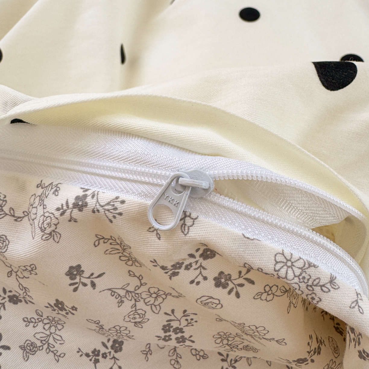 91家纺网 家纺一手货源 找家纺 乐童家纺 2026新款13370纯棉毛巾绣呆萌系列四件套第一波 波点女孩