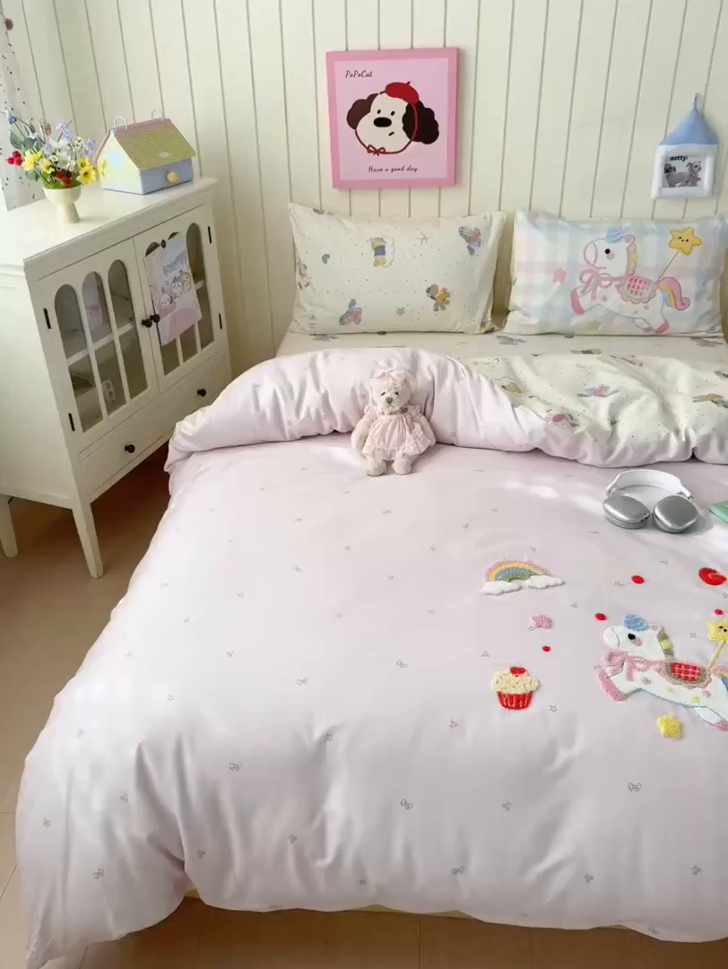 91家纺网 家纺一手货源 找家纺 乐童家纺 2026新款13370纯棉毛巾绣呆萌系列四件套第一波 马上有钱-粉