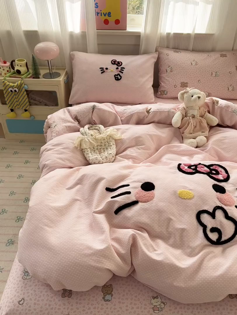 91家纺网 家纺一手货源 找家纺 乐童家纺 2026新款13370纯棉毛巾绣呆萌系列四件套第一波 豹纹KT 粉