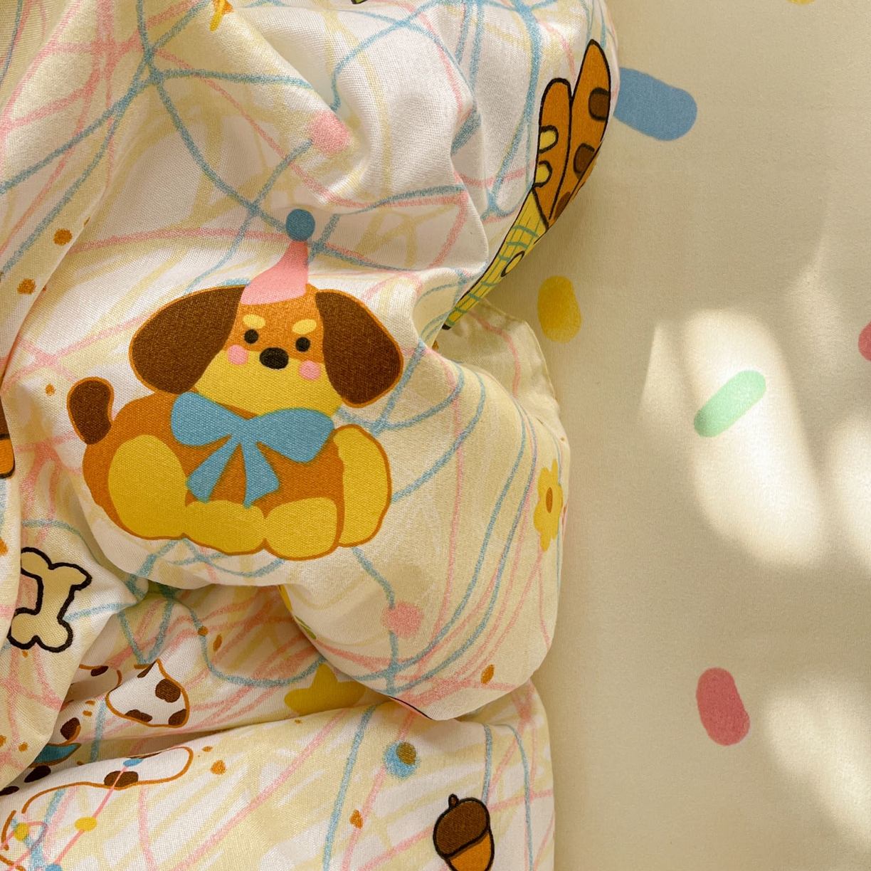 91家纺网 家纺一手货源 找家纺 花伞家居 2026直播网销斜纹加厚磨毛印花植物羊绒四件套（更多花型见二链接）凌乱小狗