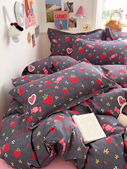 91家纺网 家纺一手货源 找家纺 花伞家居 2026直播网销斜纹加厚磨毛印花植物羊绒四件套（更多花型见二链接）莓莓星冰乐