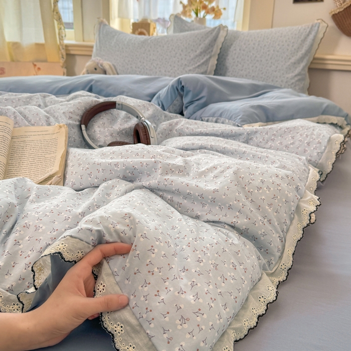 91家纺网 家纺一手货源 找家纺 梦纤绒 2026新款A类仿棉古法水洗棉法式全棉花边四件套 小幸运-蓝