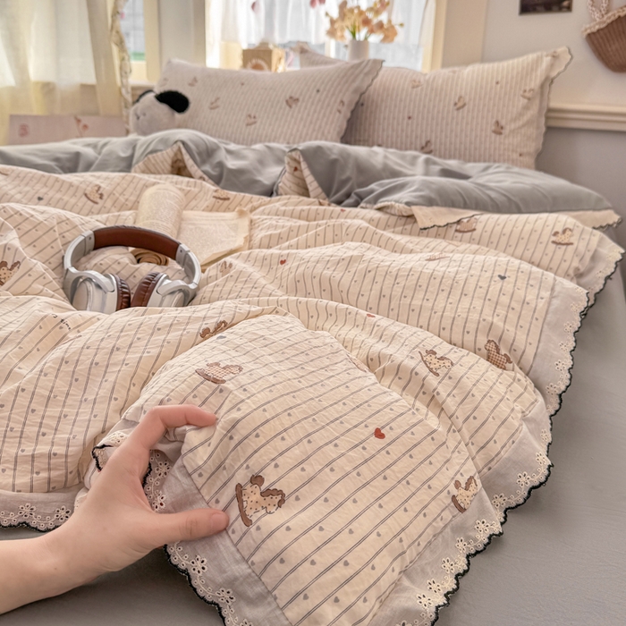 91家纺网 家纺一手货源 找家纺 梦纤绒 2026新款A类仿棉古法水洗棉法式全棉花边四件套 木马乐园