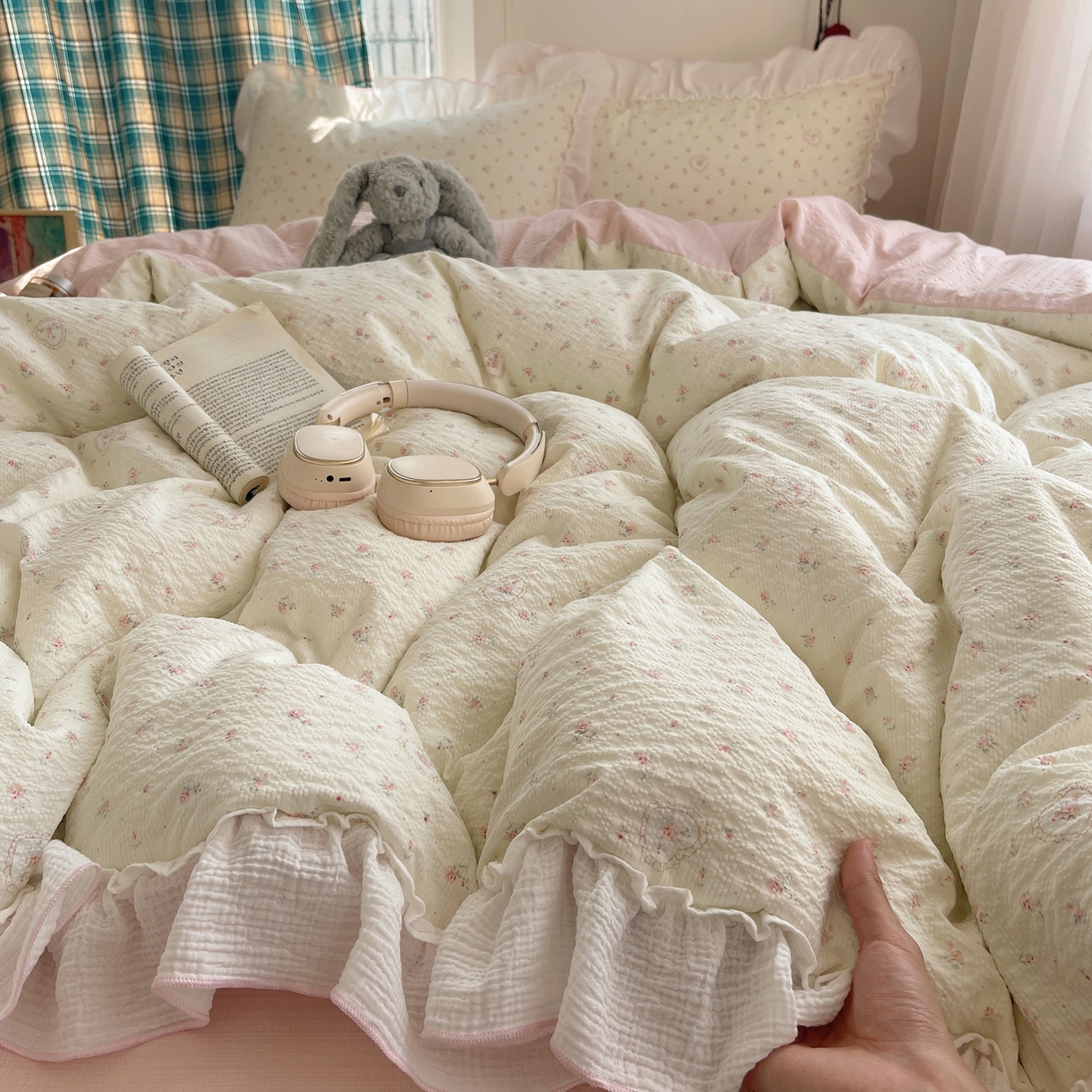 91家纺网 家纺一手货源 找家纺 繁花家居 2026新款韩系花边小碎花泡芙棉云感邹邹纱费尔岛风四件套 春日温柔