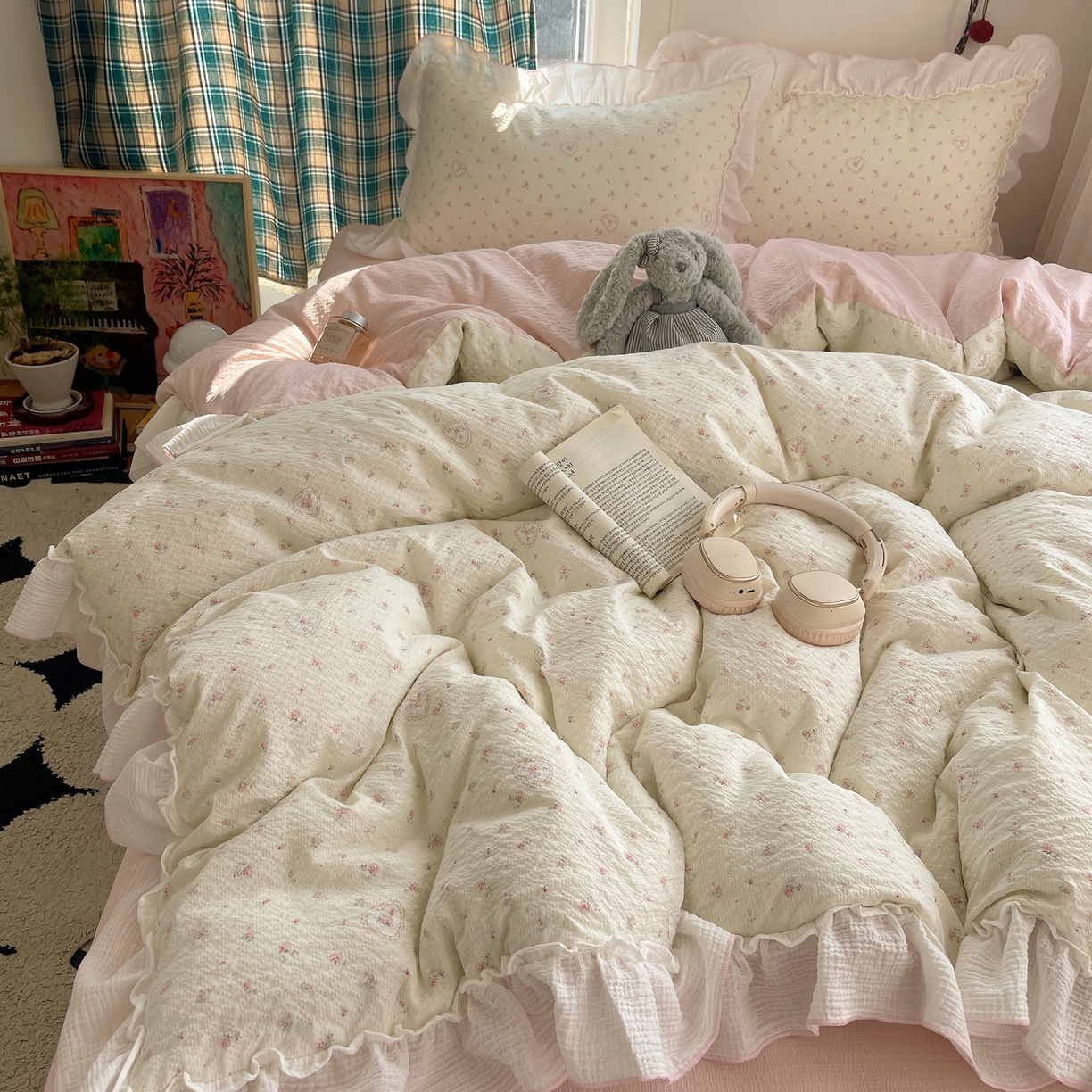 91家纺网 家纺一手货源 找家纺 繁花家居 2026新款韩系花边小碎花泡芙棉云感邹邹纱费尔岛风四件套 春日温柔