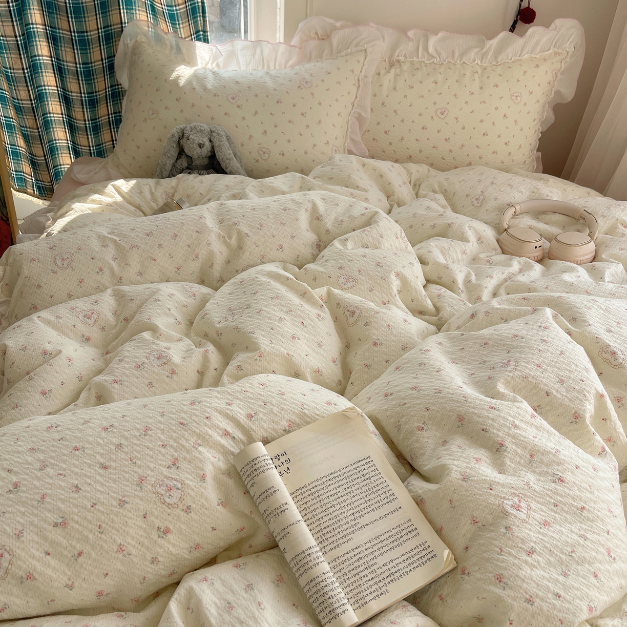 91家纺网 家纺一手货源 找家纺 繁花家居 2026新款韩系花边小碎花泡芙棉云感邹邹纱费尔岛风四件套 春日温柔