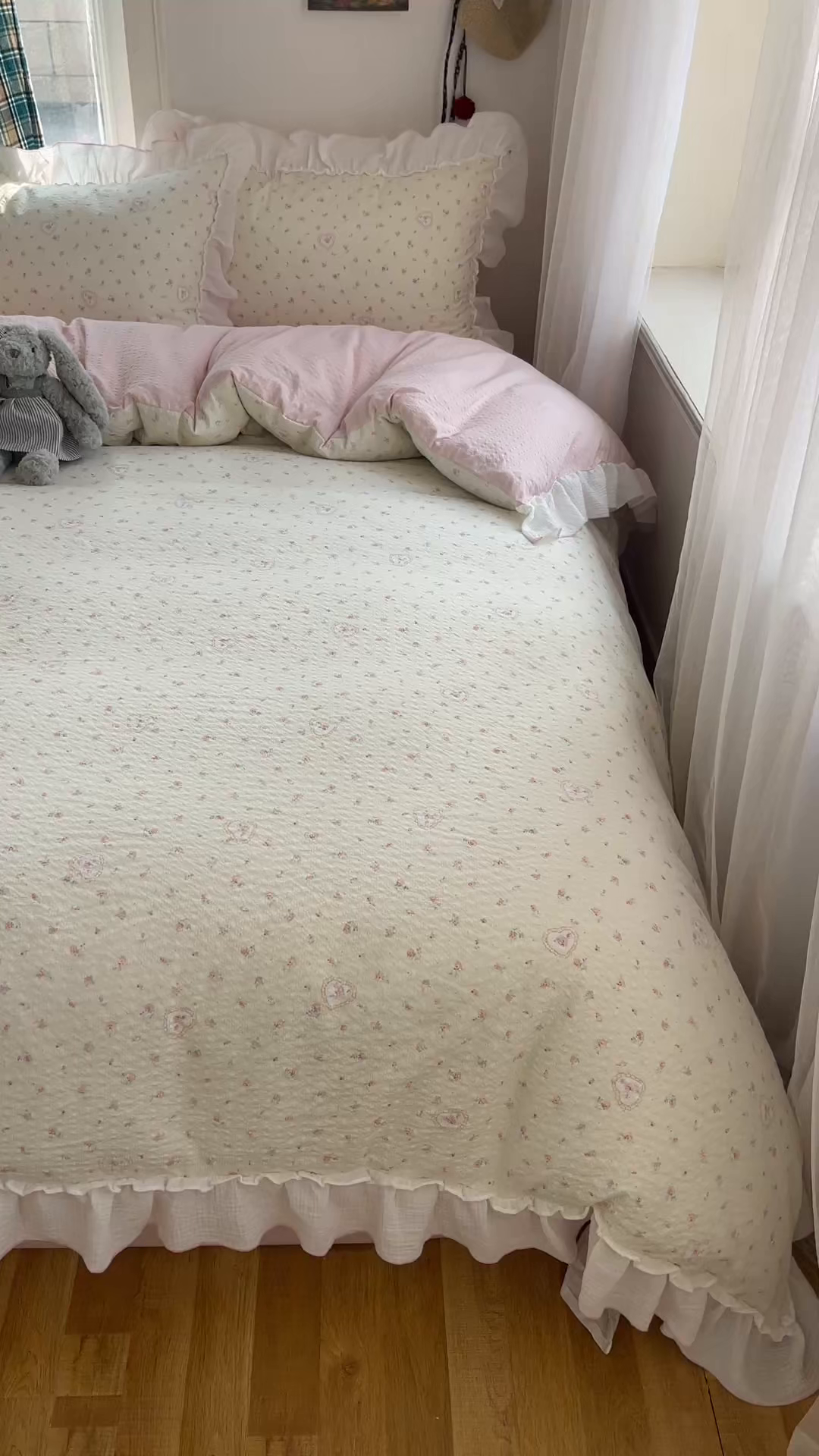 91家纺网 家纺一手货源 找家纺 繁花家居 2026新款韩系花边小碎花泡芙棉云感邹邹纱费尔岛风四件套 春日温柔