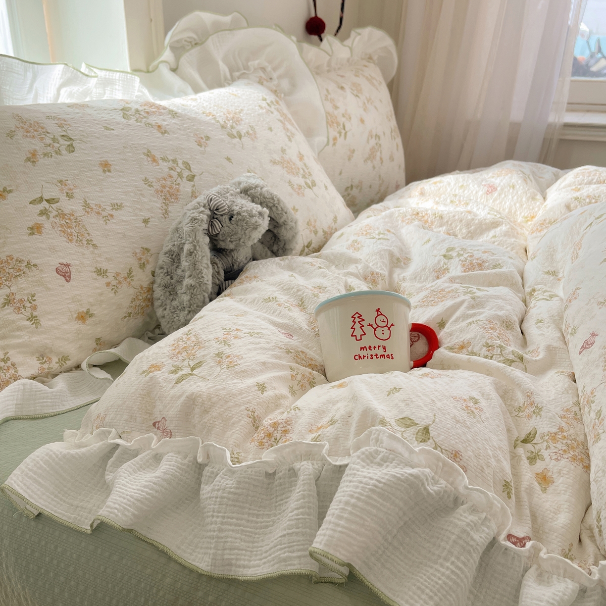 91家纺网 家纺一手货源 找家纺 繁花家居 2026新款韩系花边小碎花泡芙棉云感邹邹纱费尔岛风四件套 春樱漫时