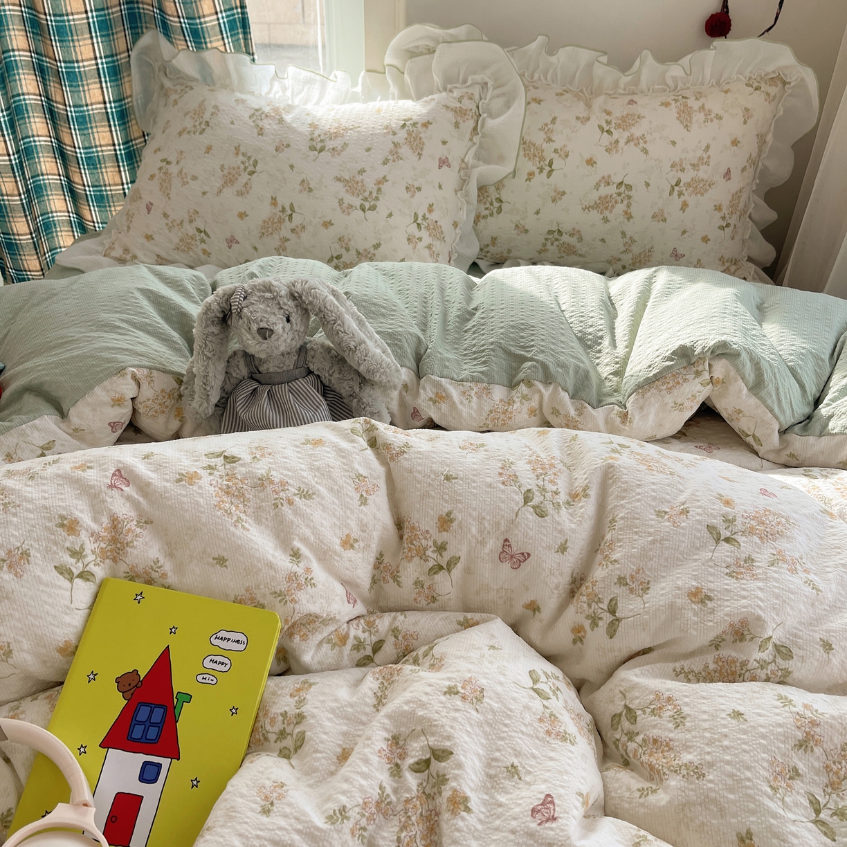 91家纺网 家纺一手货源 找家纺 繁花家居 2026新款韩系花边小碎花泡芙棉云感邹邹纱费尔岛风四件套 春樱漫时