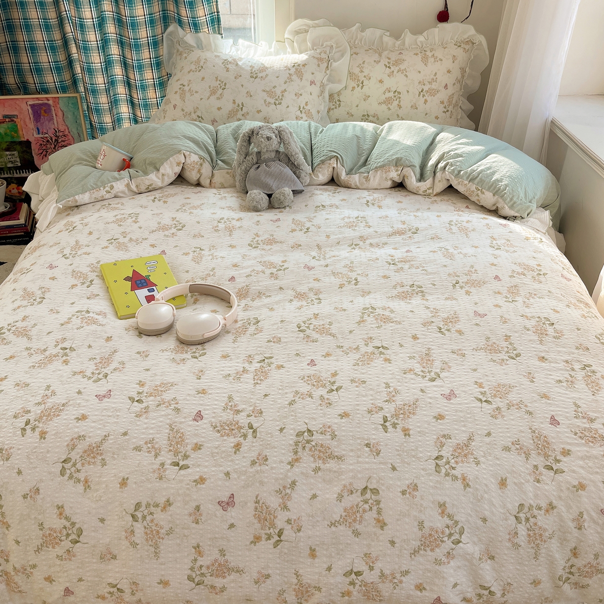 91家纺网 家纺一手货源 找家纺 繁花家居 2026新款韩系花边小碎花泡芙棉云感邹邹纱费尔岛风四件套 春樱漫时