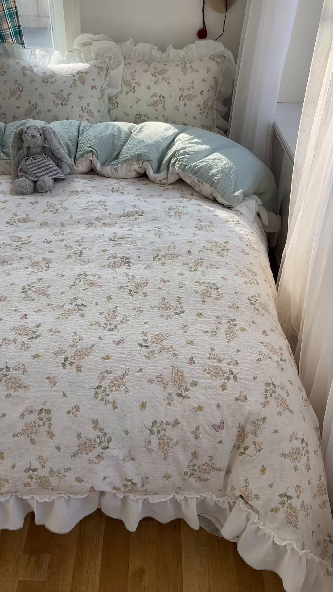 91家纺网 家纺一手货源 找家纺 繁花家居 2026新款韩系花边小碎花泡芙棉云感邹邹纱费尔岛风四件套 春樱漫时