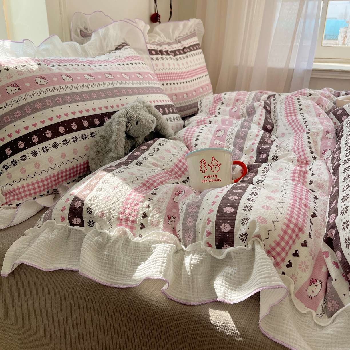 91家纺网 家纺一手货源 找家纺 繁花家居 2026新款韩系花边小碎花泡芙棉云感邹邹纱费尔岛风四件套 费尔岛猫