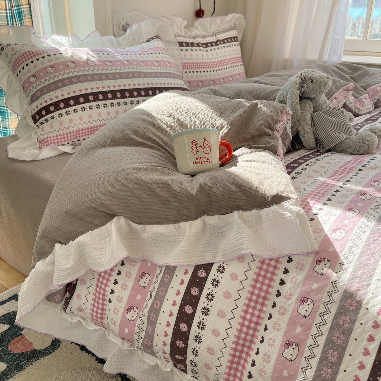 91家纺网 家纺一手货源 找家纺 繁花家居 2026新款韩系花边小碎花泡芙棉云感邹邹纱费尔岛风四件套 费尔岛猫