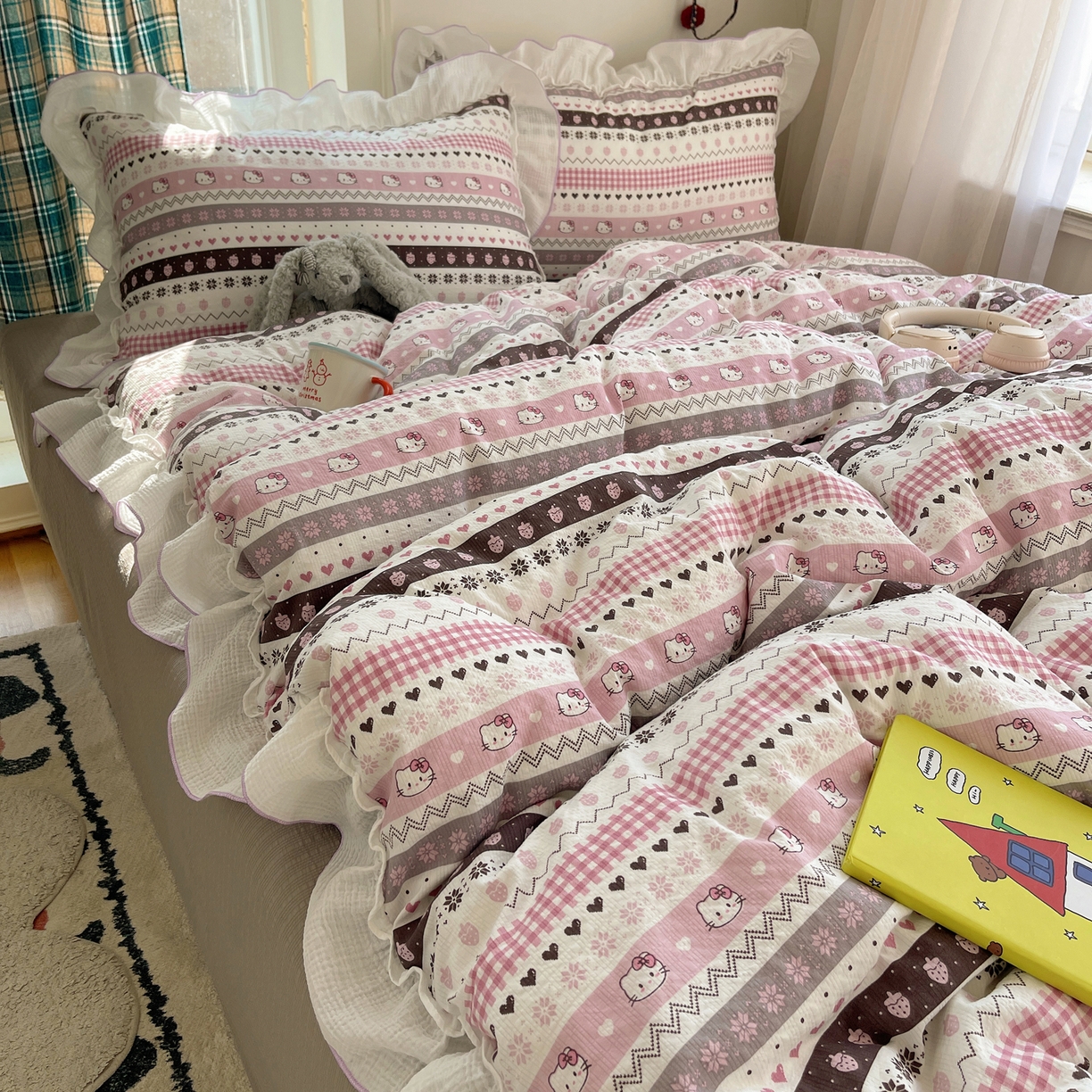 91家纺网 家纺一手货源 找家纺 繁花家居 2026新款韩系花边小碎花泡芙棉云感邹邹纱费尔岛风四件套 费尔岛猫