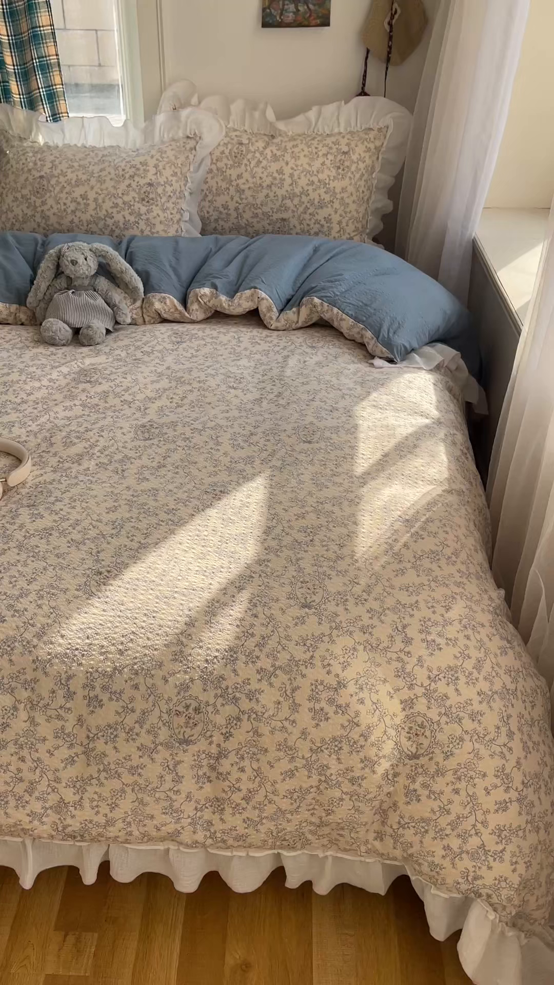 91家纺网 家纺一手货源 找家纺 繁花家居 2026新款韩系花边小碎花泡芙棉云感邹邹纱费尔岛风四件套 风信晚歌