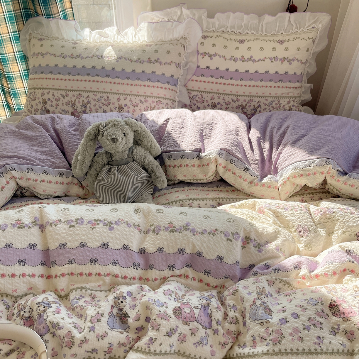 91家纺网 家纺一手货源 找家纺 繁花家居 2026新款韩系花边小碎花泡芙棉云感邹邹纱费尔岛风四件套 萝莉小兔