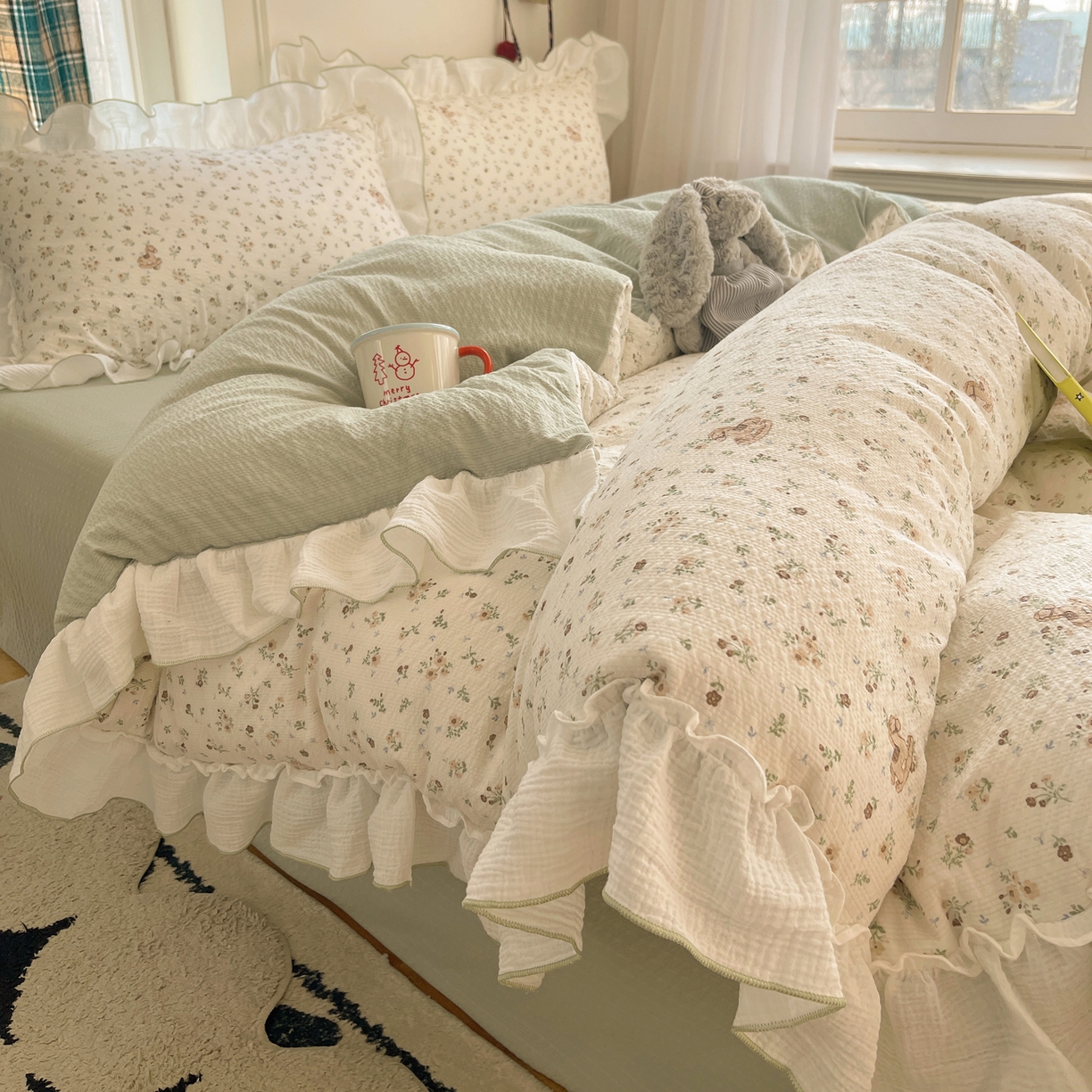 91家纺网 家纺一手货源 找家纺 繁花家居 2026新款韩系花边小碎花泡芙棉云感邹邹纱费尔岛风四件套 马儿踏青