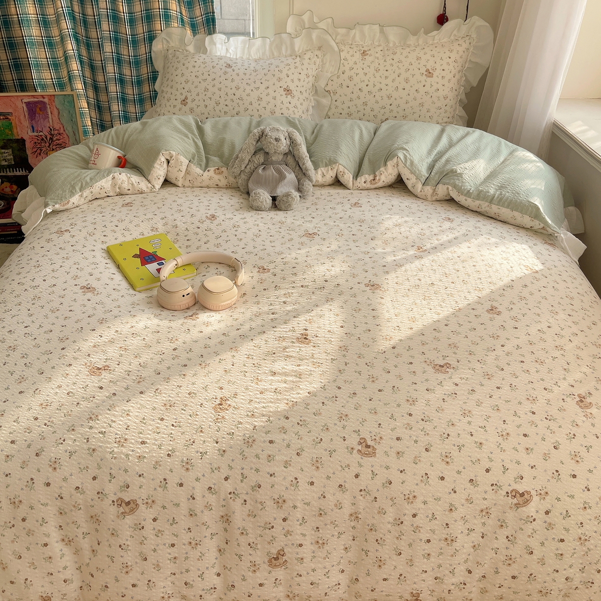 91家纺网 家纺一手货源 找家纺 繁花家居 2026新款韩系花边小碎花泡芙棉云感邹邹纱费尔岛风四件套 马儿踏青