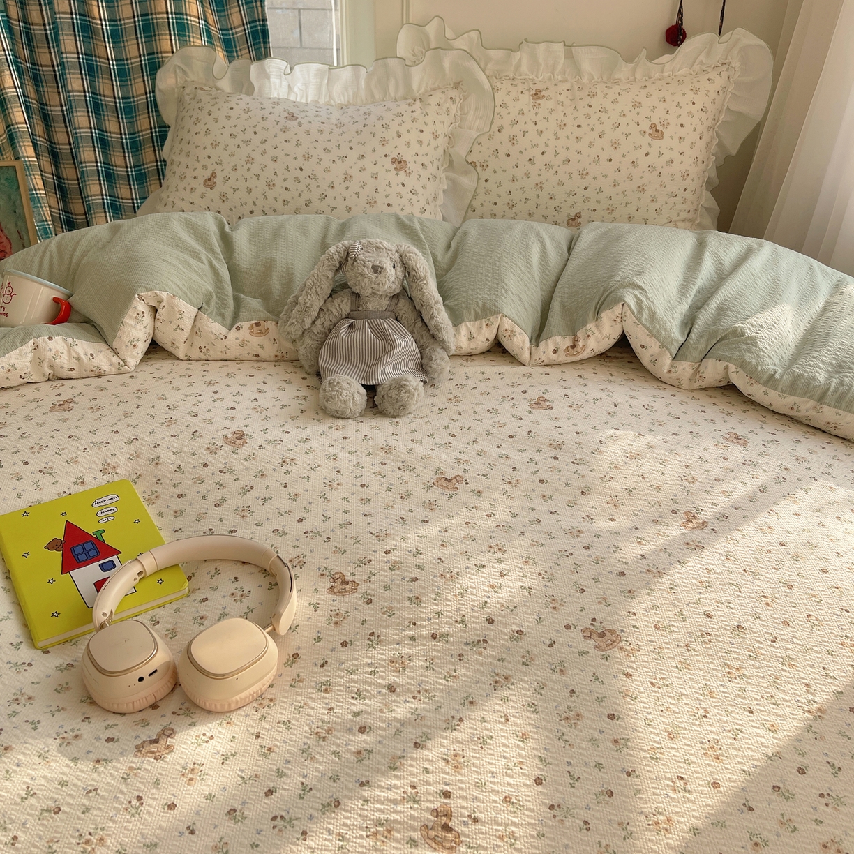 91家纺网 家纺一手货源 找家纺 繁花家居 2026新款韩系花边小碎花泡芙棉云感邹邹纱费尔岛风四件套 马儿踏青