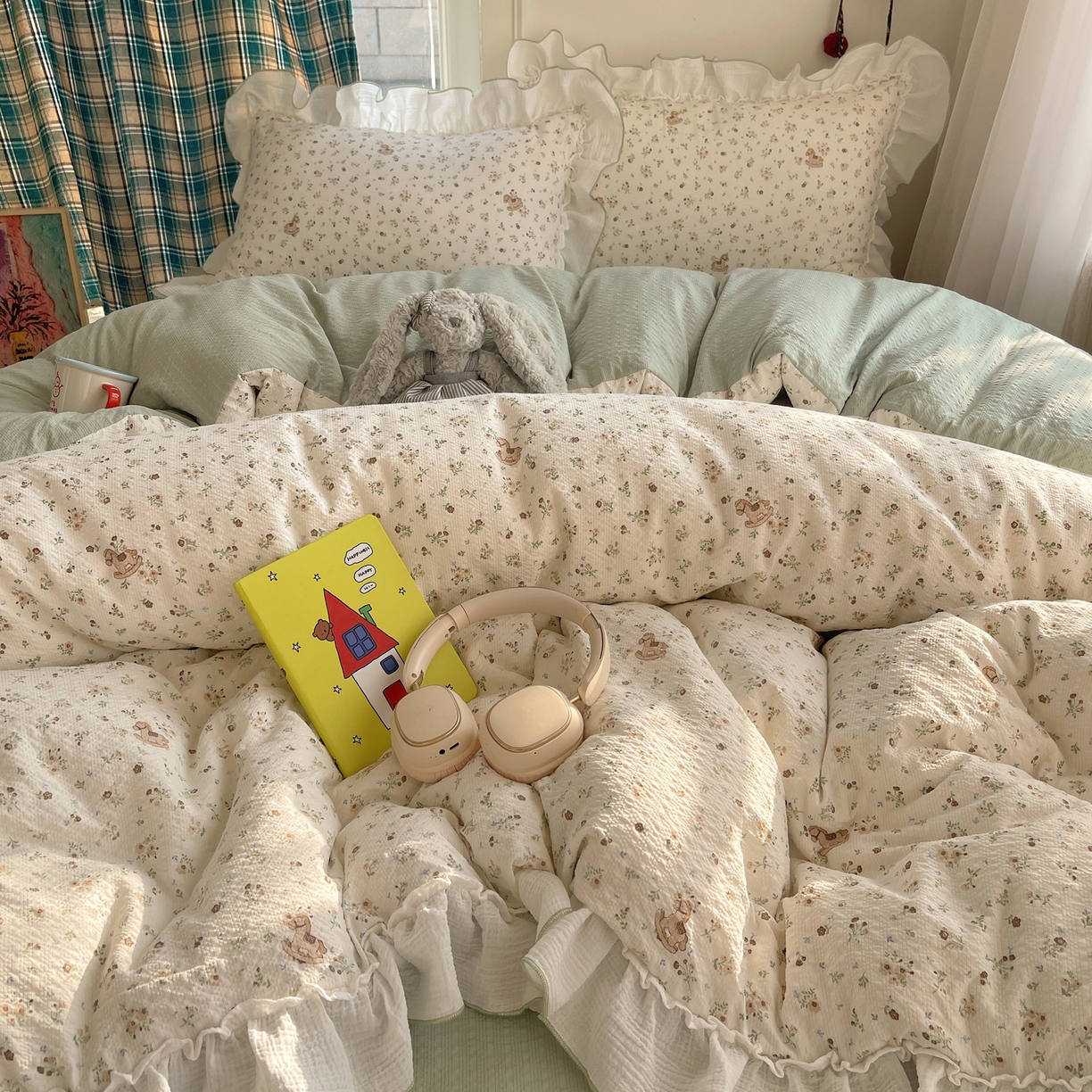 91家纺网 家纺一手货源 找家纺 繁花家居 2026新款韩系花边小碎花泡芙棉云感邹邹纱费尔岛风四件套 马儿踏青