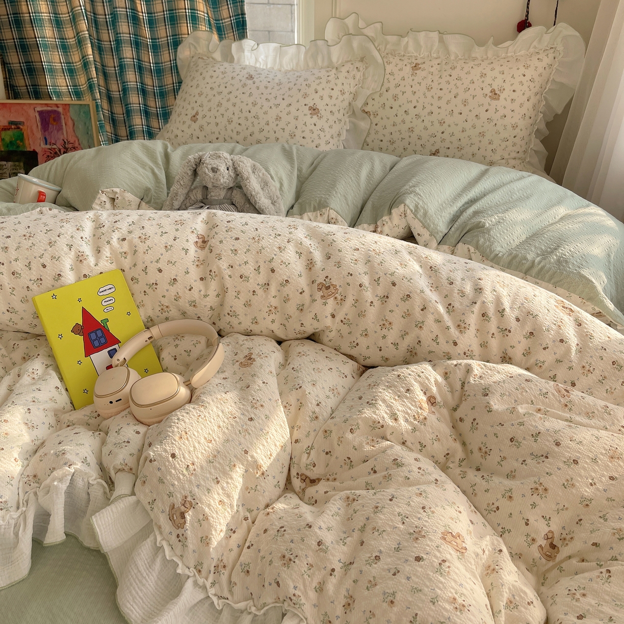 91家纺网 家纺一手货源 找家纺 繁花家居 2026新款韩系花边小碎花泡芙棉云感邹邹纱费尔岛风四件套 马儿踏青