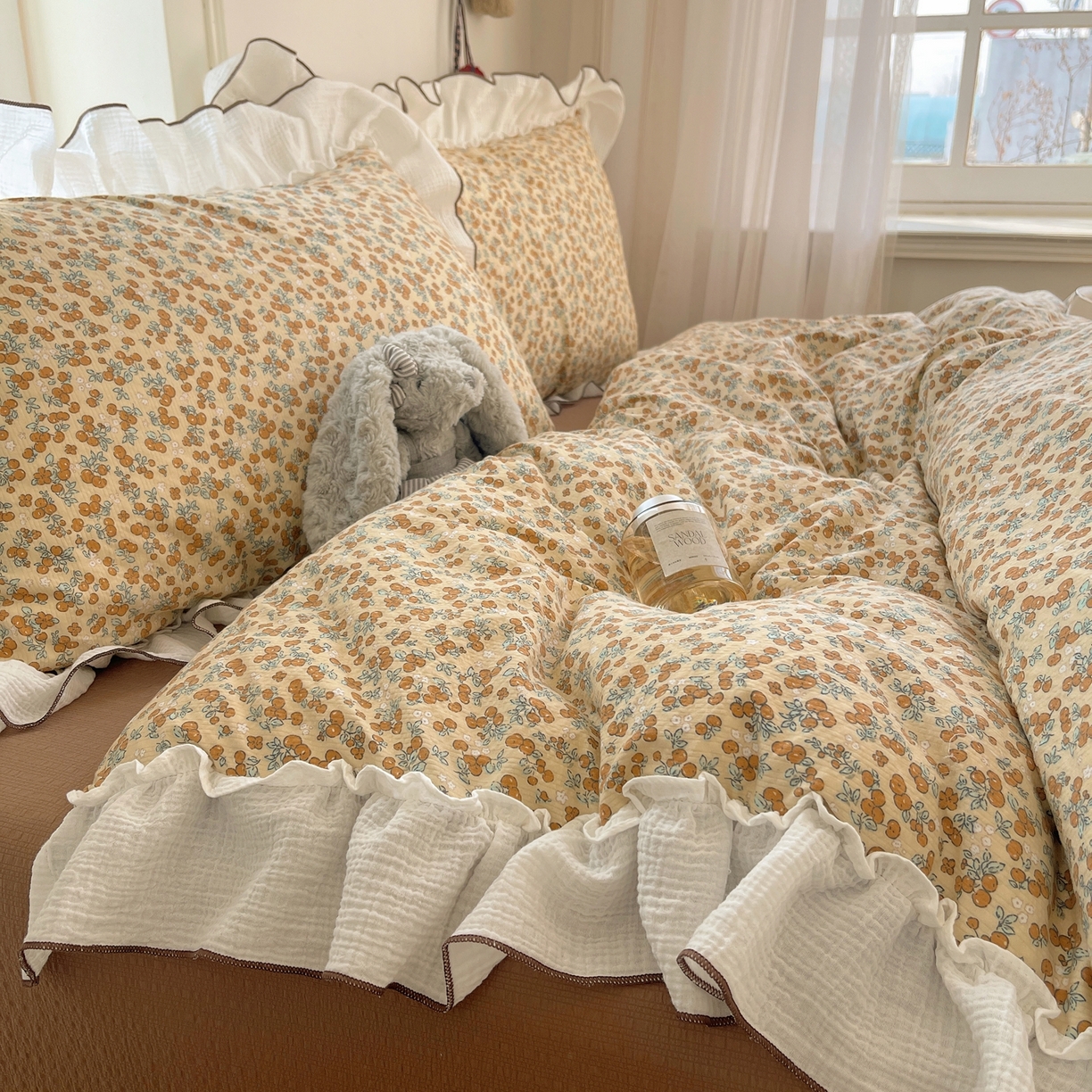 91家纺网 家纺一手货源 找家纺 繁花家居 2026新款韩系花边小碎花泡芙棉云感邹邹纱费尔岛风四件套 秋日盛果