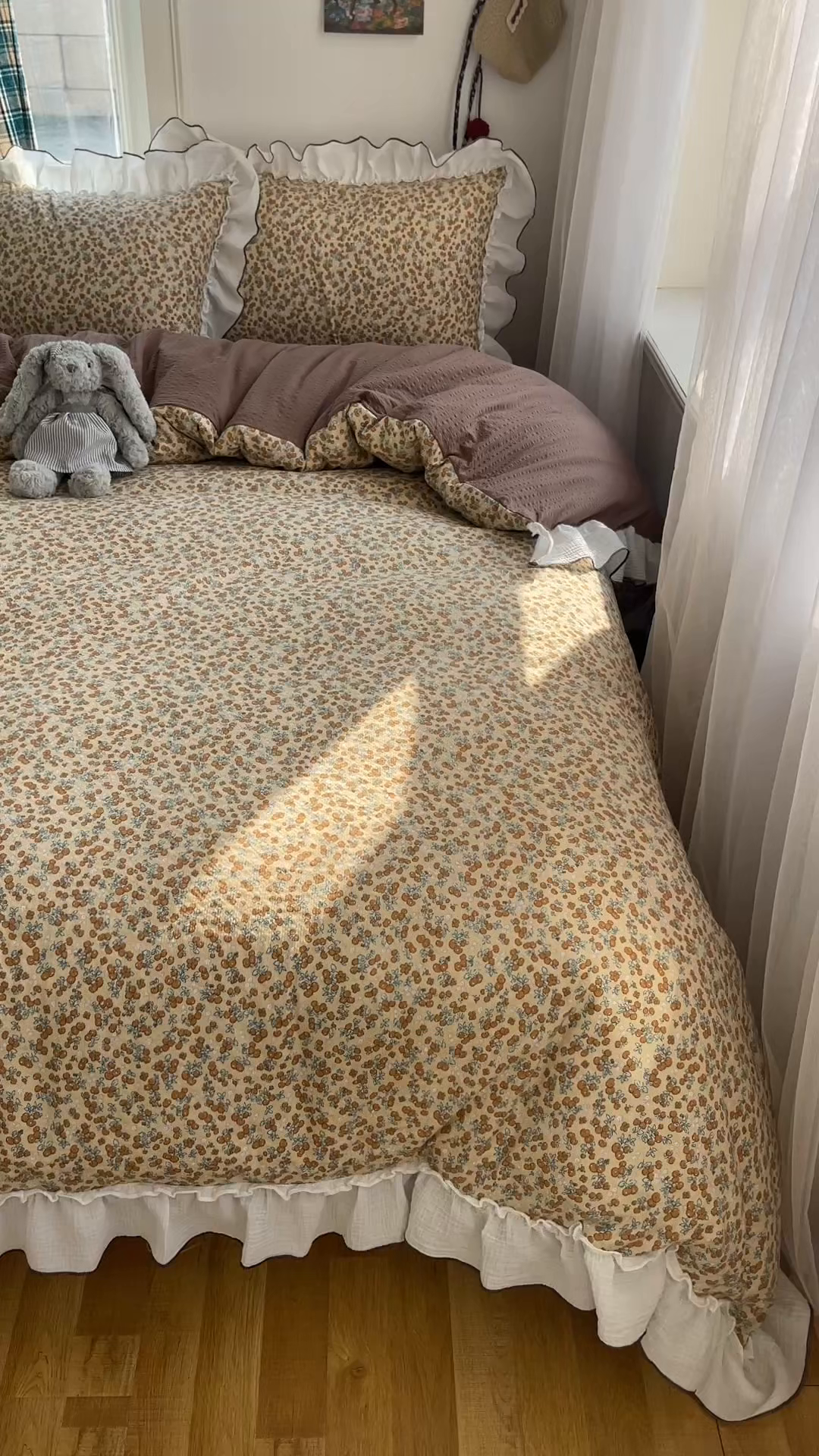 91家纺网 家纺一手货源 找家纺 繁花家居 2026新款韩系花边小碎花泡芙棉云感邹邹纱费尔岛风四件套 秋日盛果