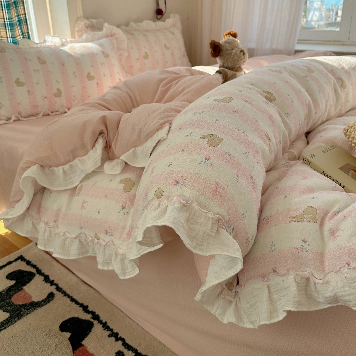 91家纺网 家纺一手货源 找家纺 繁花家居 2026新款韩系花边小碎花泡芙棉云感邹邹纱费尔岛风四件套 小花兔兔