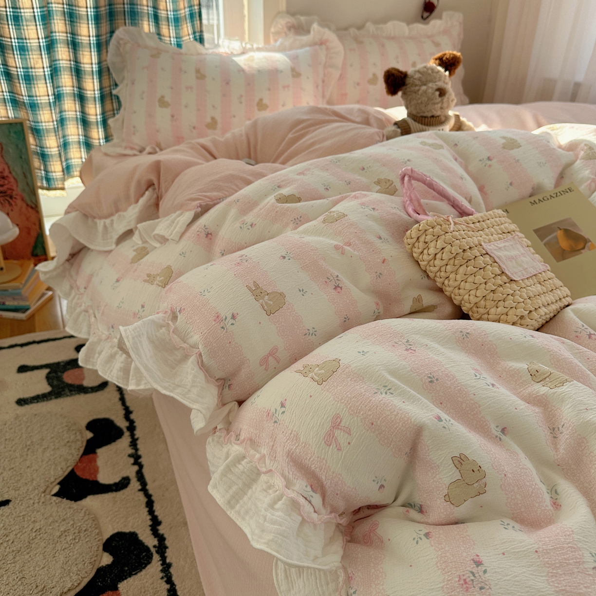 91家纺网 家纺一手货源 找家纺 繁花家居 2026新款韩系花边小碎花泡芙棉云感邹邹纱费尔岛风四件套 小花兔兔