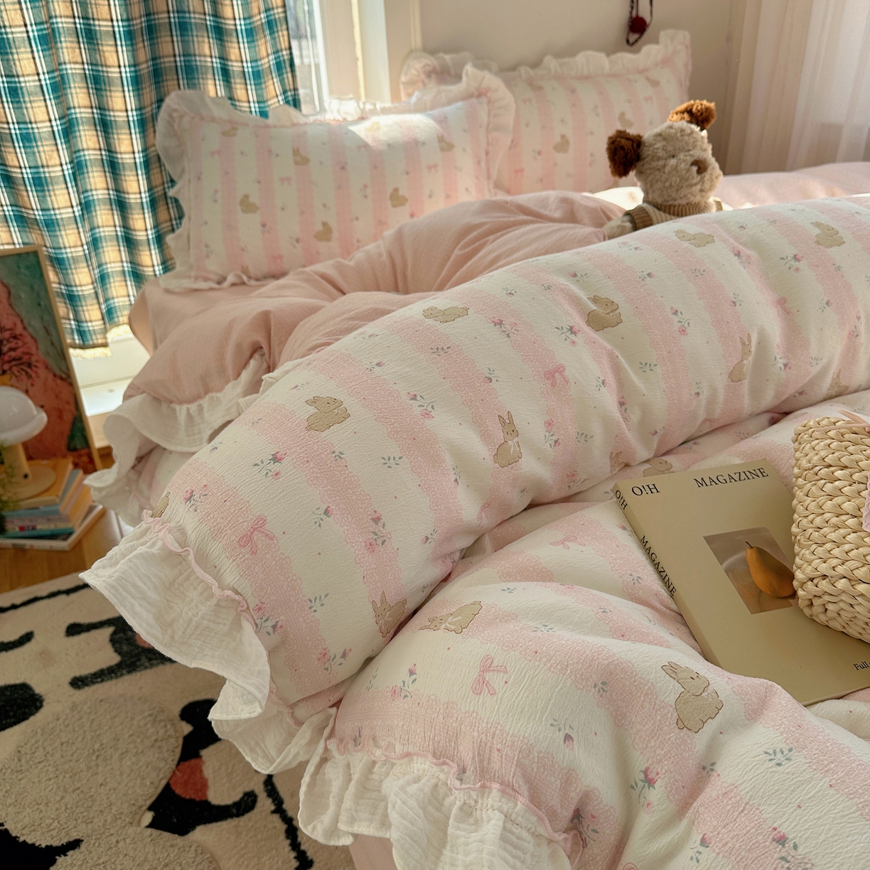 91家纺网 家纺一手货源 找家纺 繁花家居 2026新款韩系花边小碎花泡芙棉云感邹邹纱费尔岛风四件套 小花兔兔