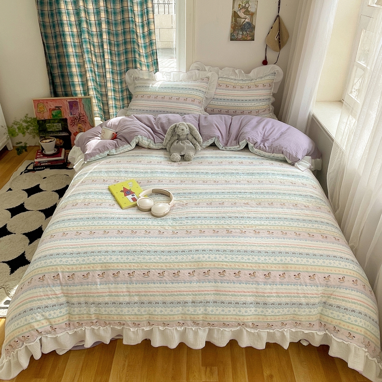 91家纺网 家纺一手货源 找家纺 繁花家居 2026新款韩系花边小碎花泡芙棉云感邹邹纱费尔岛风四件套 小马奔腾