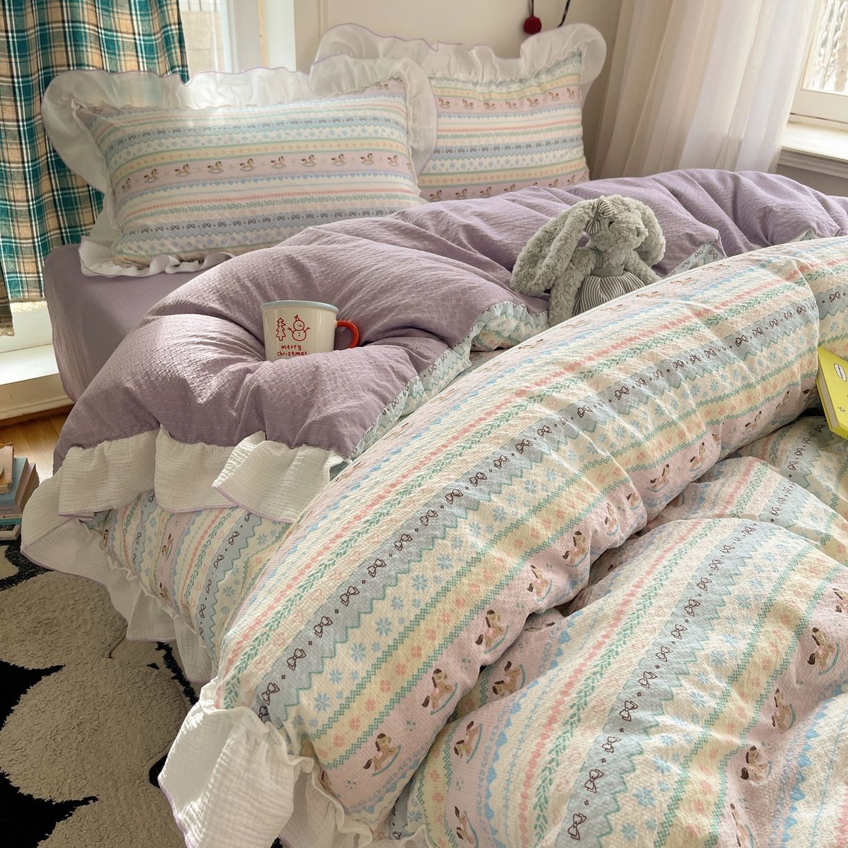 91家纺网 家纺一手货源 找家纺 繁花家居 2026新款韩系花边小碎花泡芙棉云感邹邹纱费尔岛风四件套 小马奔腾