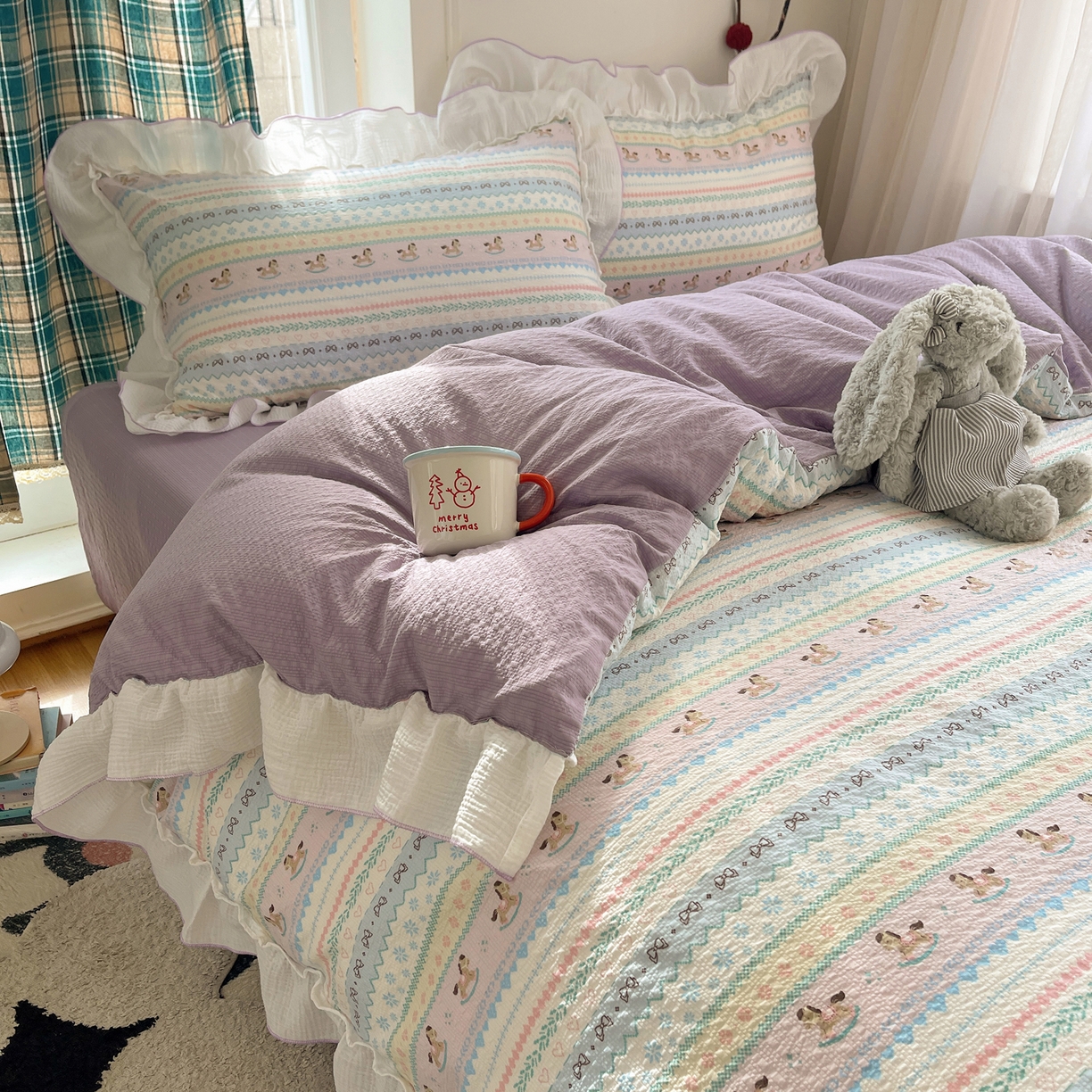 91家纺网 家纺一手货源 找家纺 繁花家居 2026新款韩系花边小碎花泡芙棉云感邹邹纱费尔岛风四件套 小马奔腾