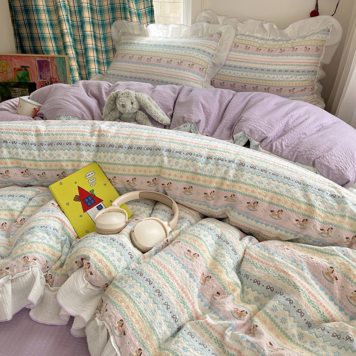 91家纺网 家纺一手货源 找家纺 繁花家居 2026新款韩系花边小碎花泡芙棉云感邹邹纱费尔岛风四件套 小马奔腾